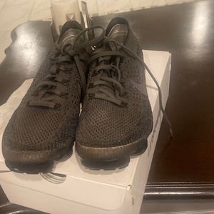 Preown Vapormax( Need cleaning)
